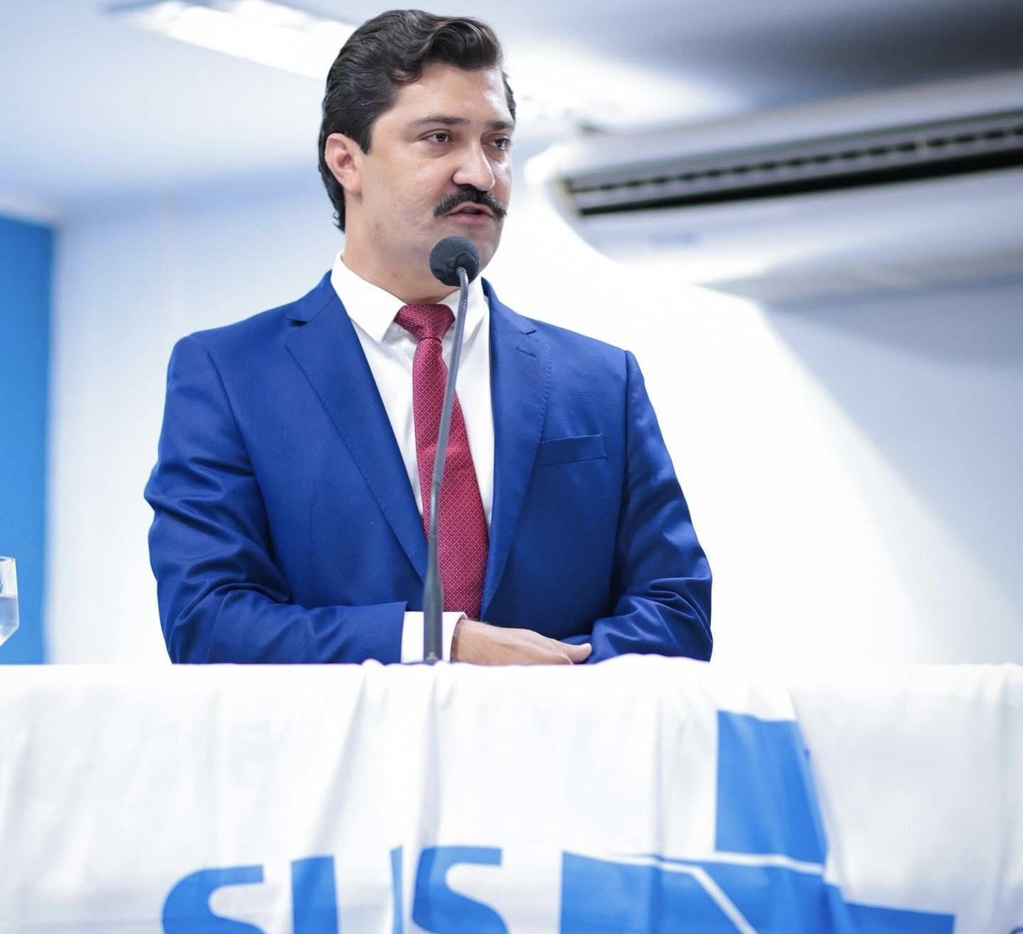 Em defesa dos servidores, Flávio Cabo Almi vota contra terceirização da saúde