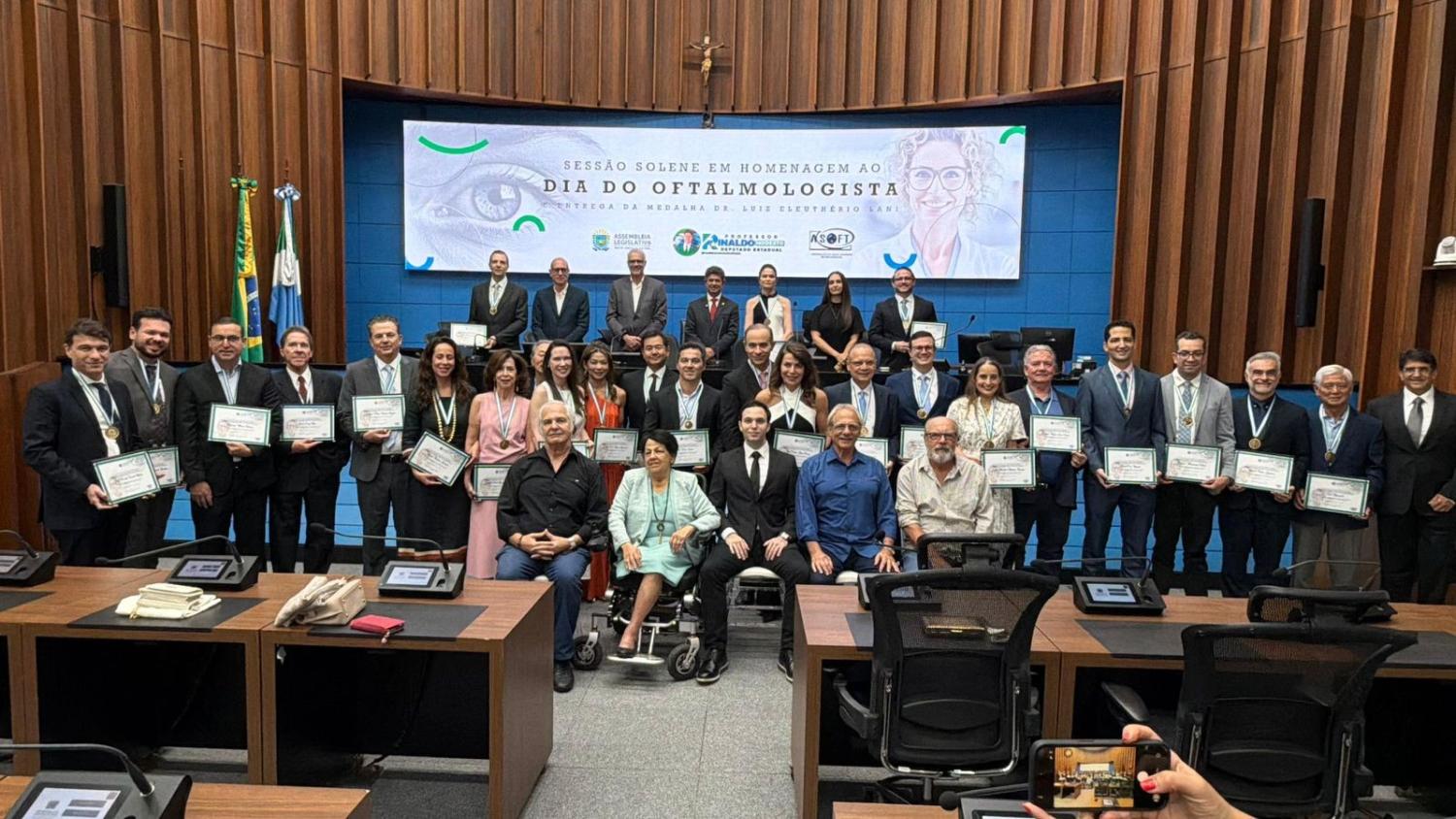 Vereador Dr. Lívio e esposa são homenageados na ALEMS em solenidade alusiva ao Dia do Oftalmologista