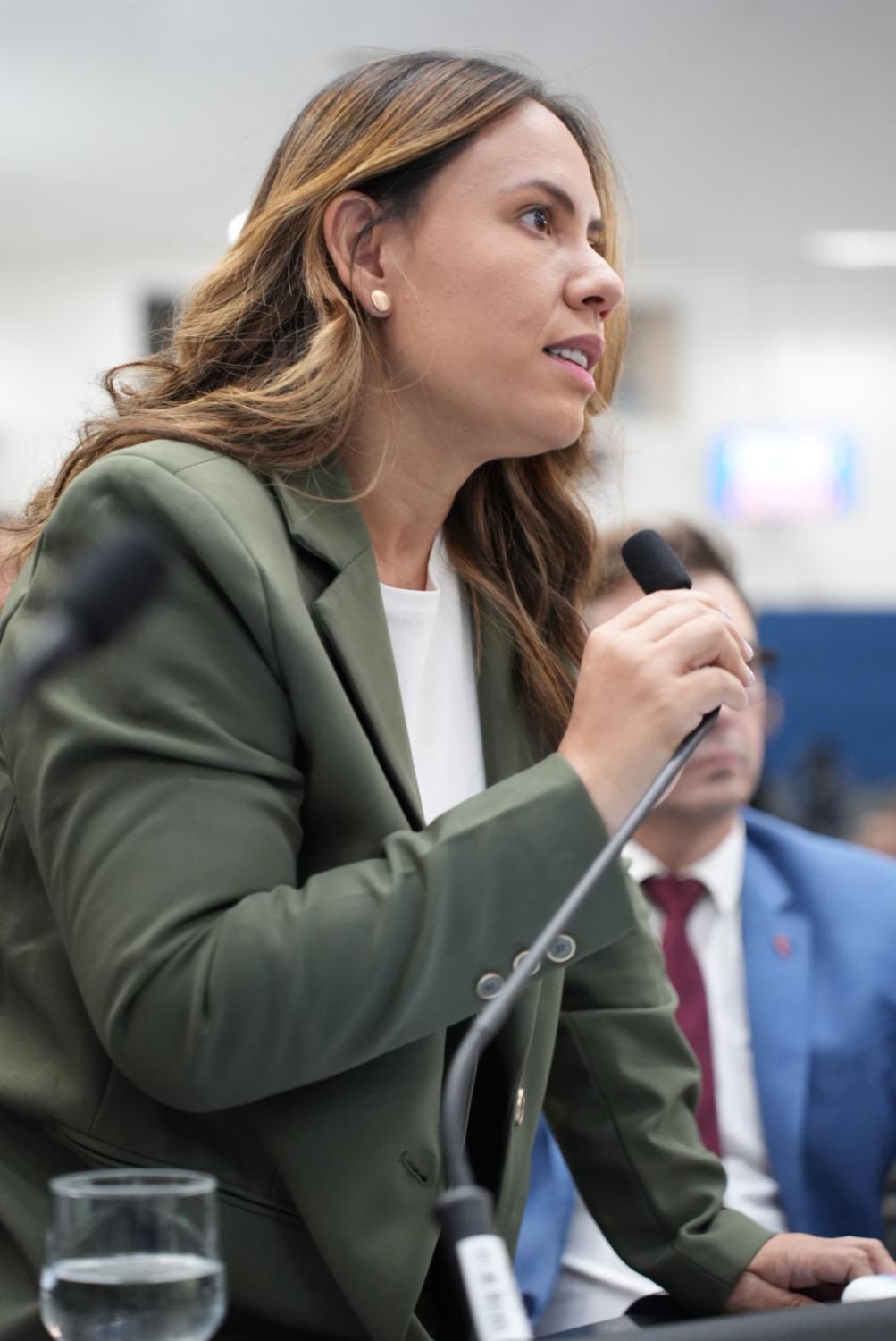 Projeto de lei de Ana Portela sobre definição de homem e mulher gera debate em Campo Grande