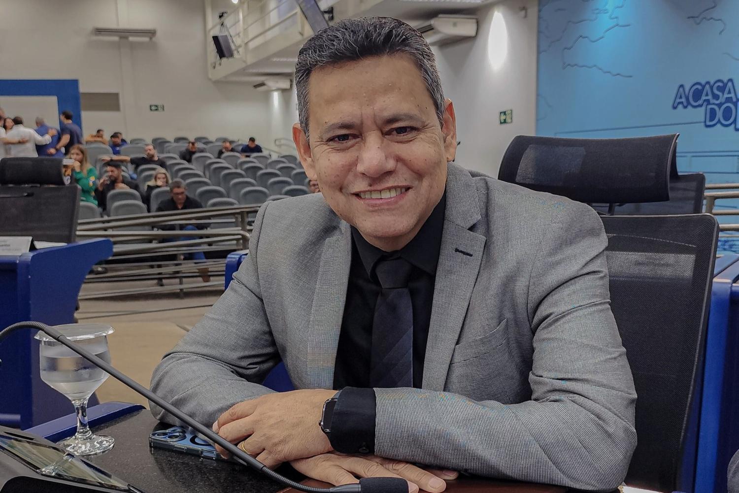 Vereador Clodoilson Pires cobra melhorias em ruas da Vila Aimoré e Parque do Sol