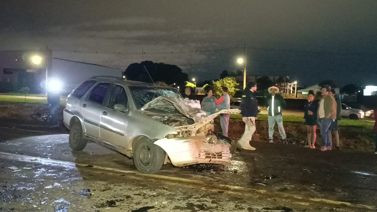 Motorista morre após colisão entre carro e caminhonete na BR-463 em Dourados