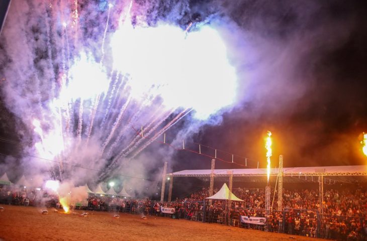 Em noite de festa, Bodoquena ganha novas moradias e obras urbanas para atender a população