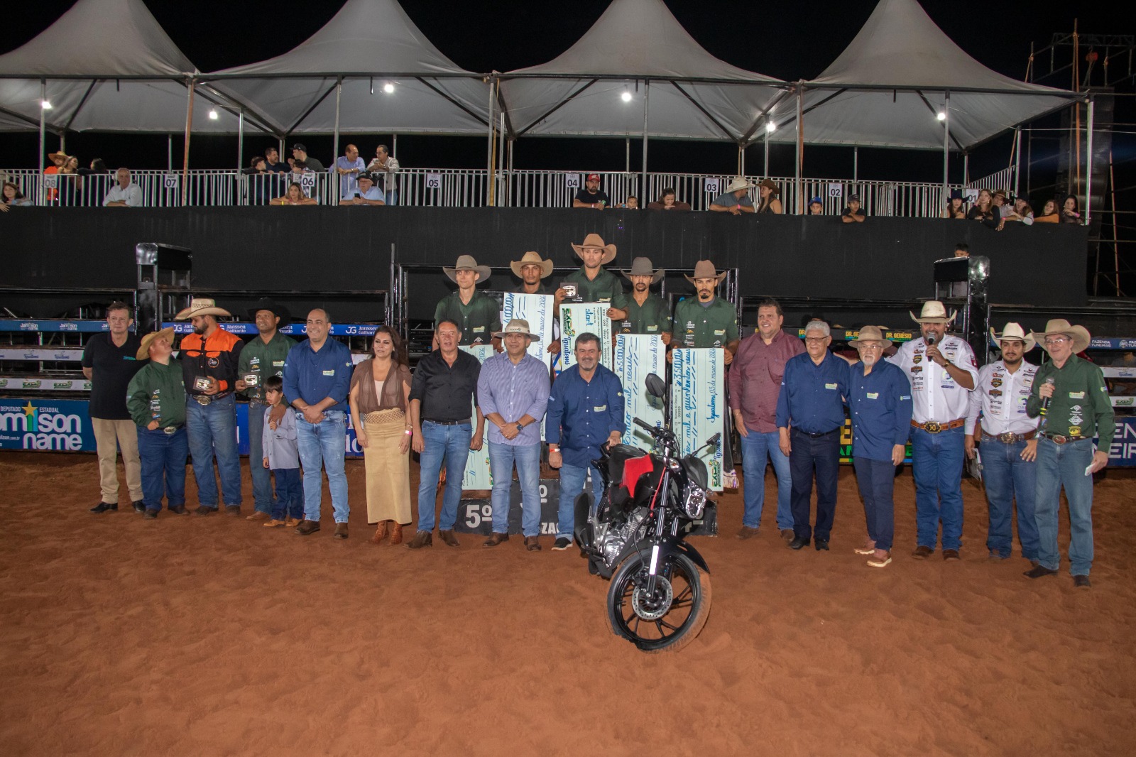Lidio Lopes reforça apoio à Expo Iguatemi com participação em costelada, rodeio e cerimônia de premiação