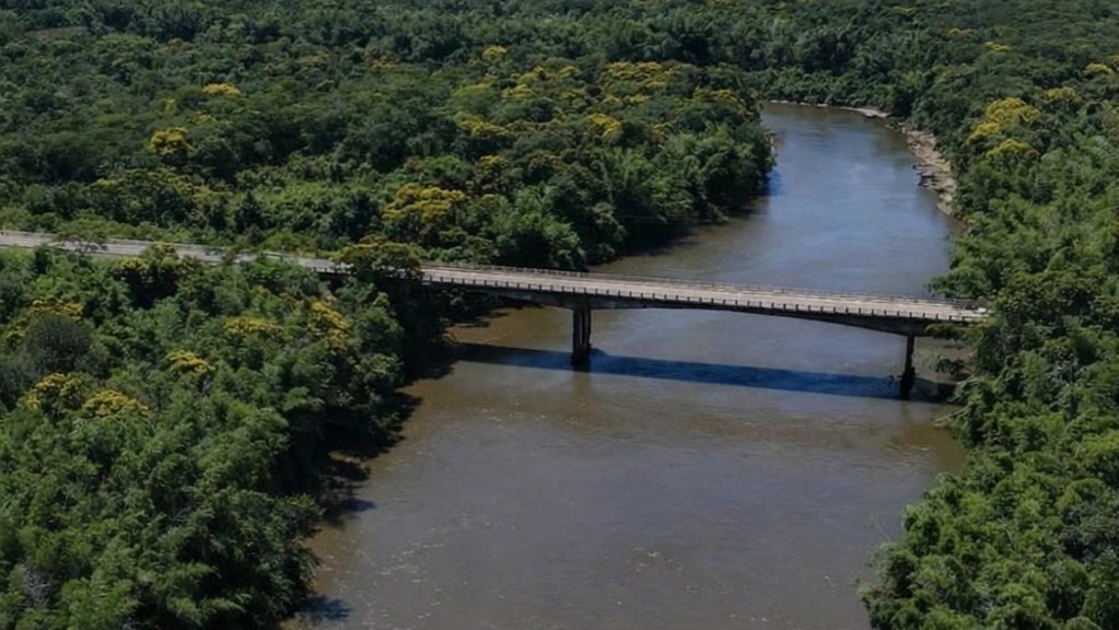 Ponte sobre o Rio Miranda será interditada para concretagem da estrutura