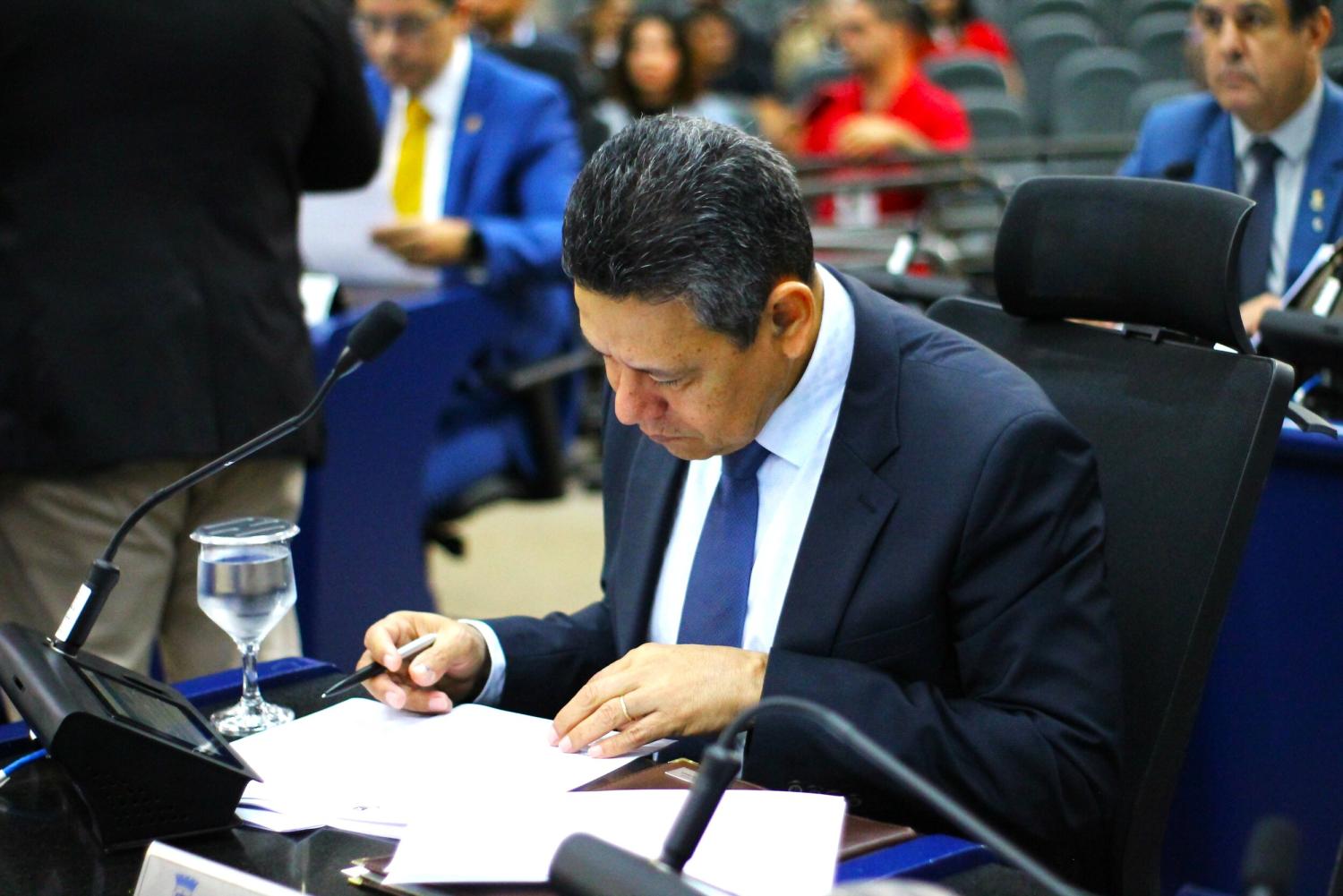 Vereador Clodoilson Pires apresenta indicações para atender demandas dos bairros Novos Estados e Vila Margarida imprimir PDFimprimir DOC