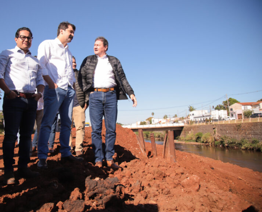 Papy cobra informações sobre obras na Ernesto Geisel e questiona atrasos que afetam comerciantes e moradores