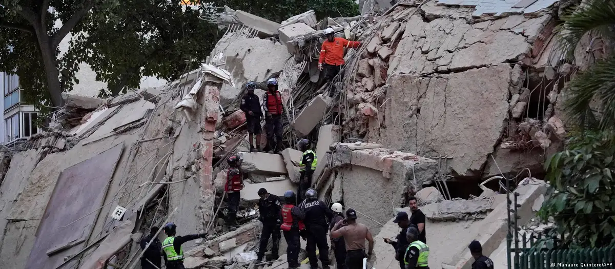 Equipes de busca correm contra o tempo na Venezuela