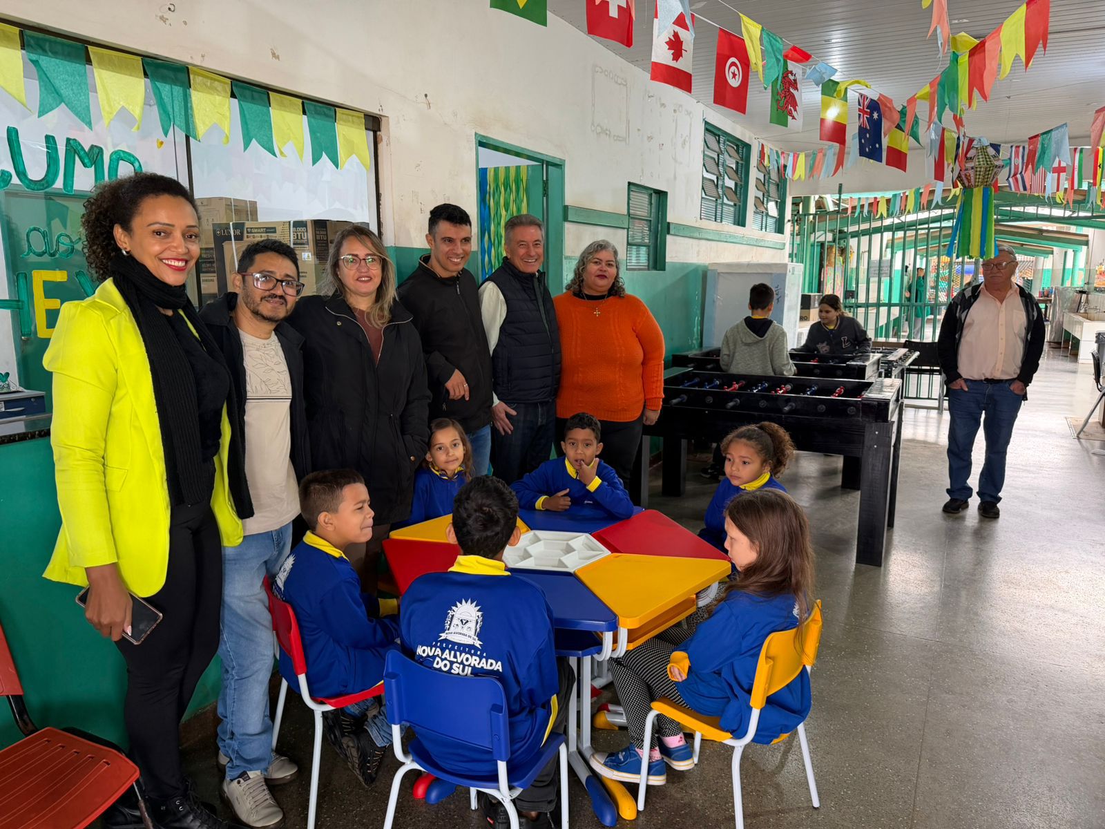 Hashioka cumpre agenda em Nova Alvorada do Sul e entrega móveis e equipamentos para escola