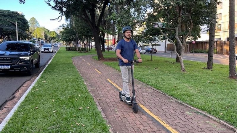 Patinetes elétricos e bikes dividem o mesmo espaço em novo teste nas ciclovias da Capital
