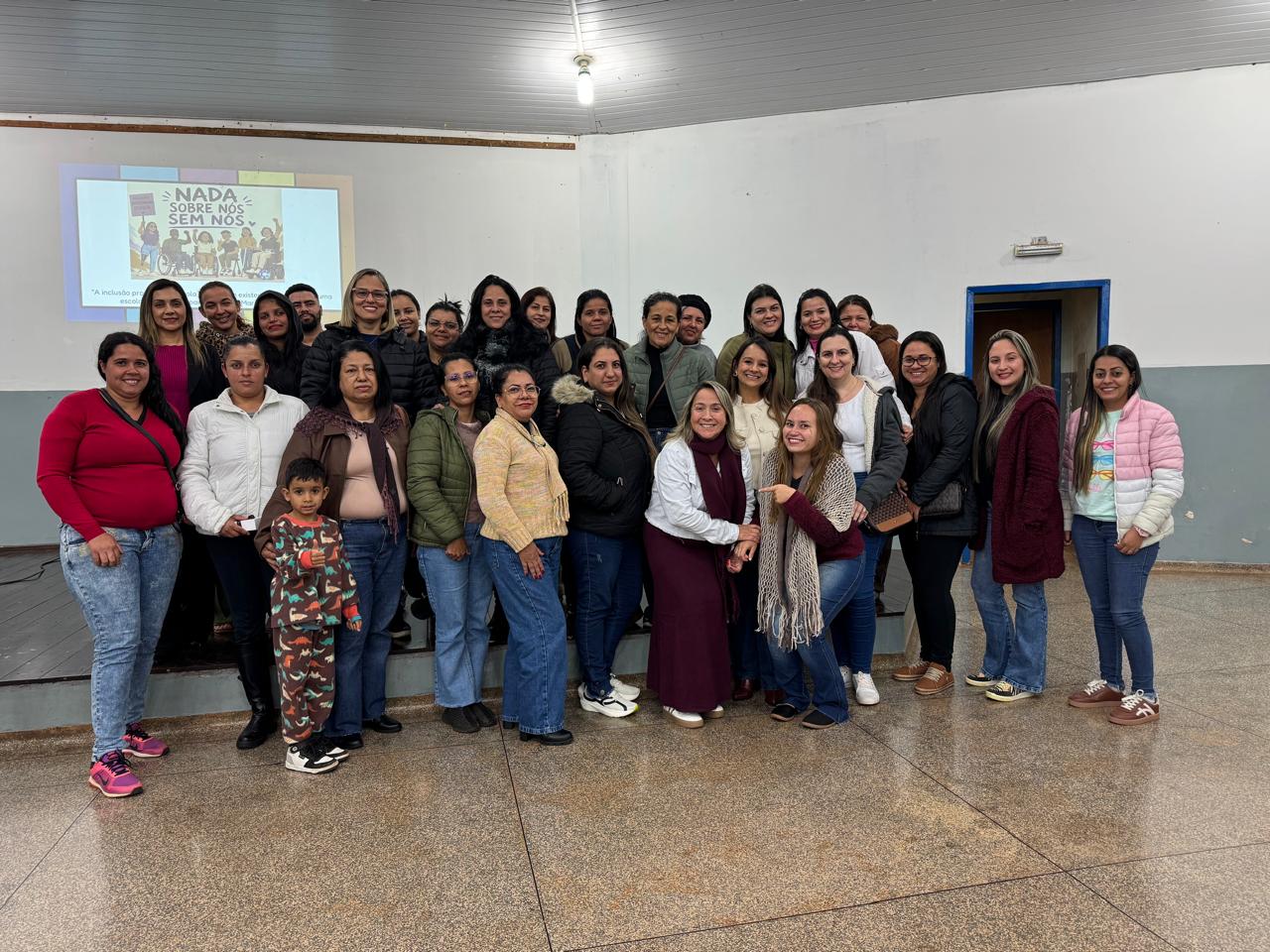 Com olhar de mãe atípica, Lia Nogueira participa de formação sobre Educação Especial