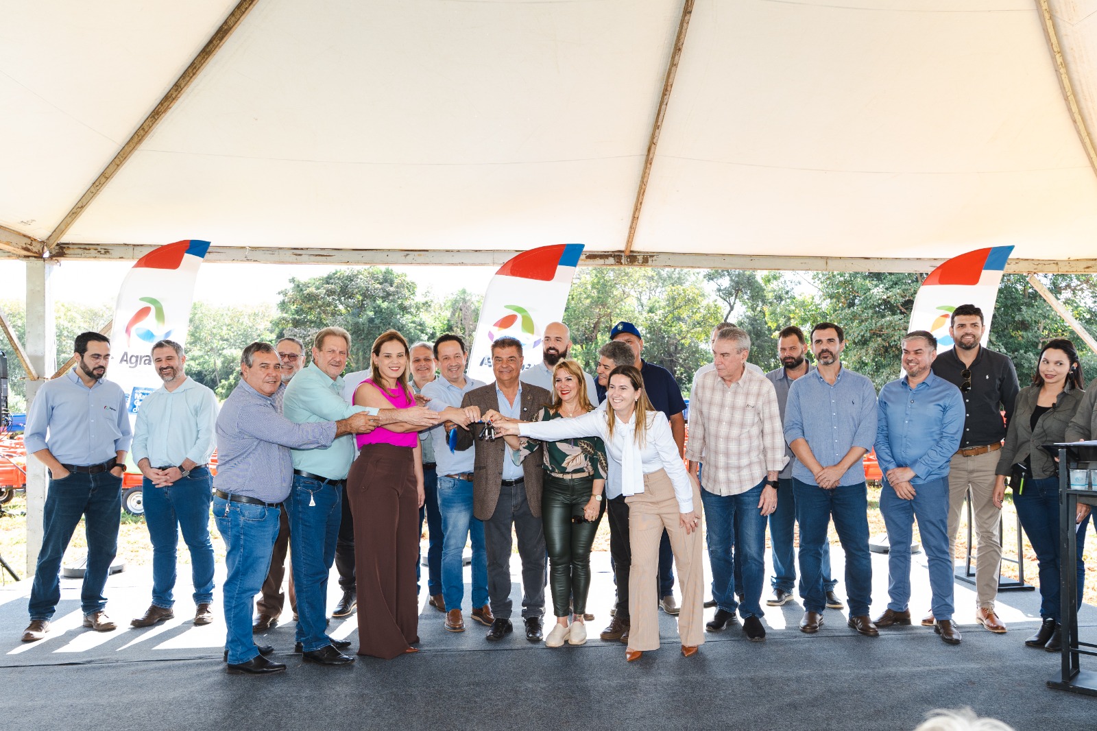 Senador Nelsinho Trad participa da entrega de R$ 7,4 milhões em equipamentos e insumos para o fortalecimento da agricultura familiar de 51 municípios