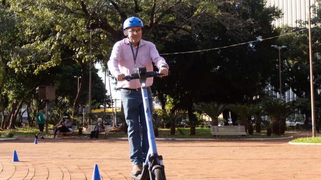 Com tarifas a partir de R$ 0,99, patinetes começam a funcionar em Campo Grande