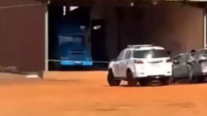 Trabalhador morre prensado por caçamba durante descarregamento de milho