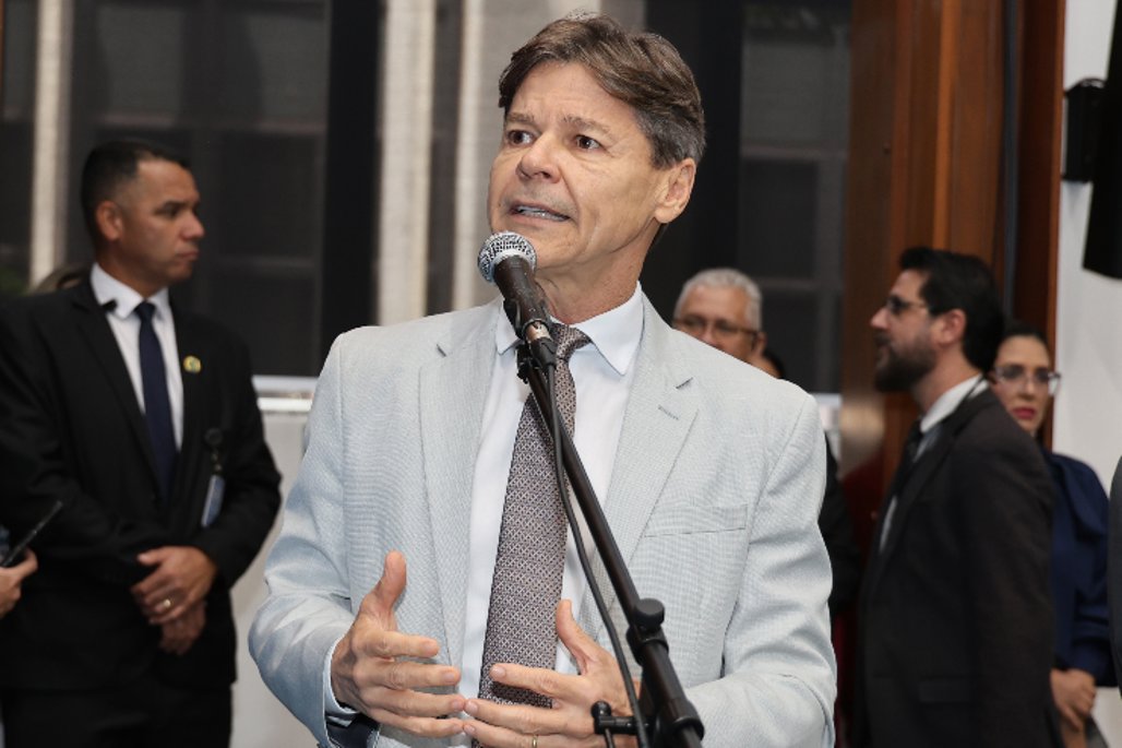 Paulo Duarte pede quebra-molas em rua com tráfego intenso