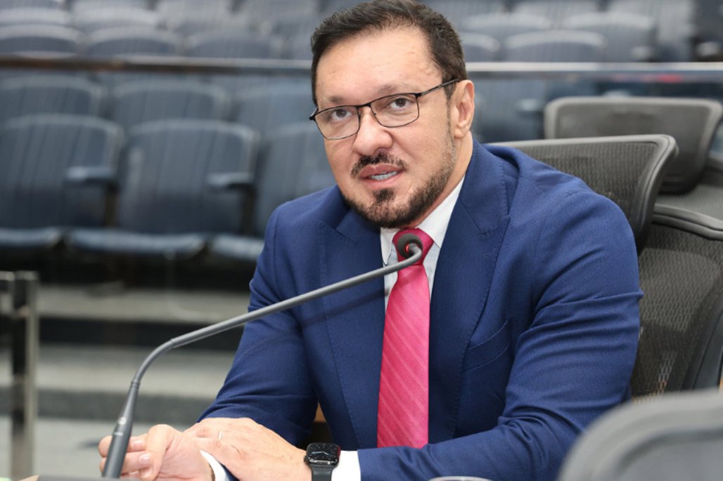 Projeto de Lucas de Lima que cria o “Outubrinho Rosa” em MS é aprovado em 1ª discussão