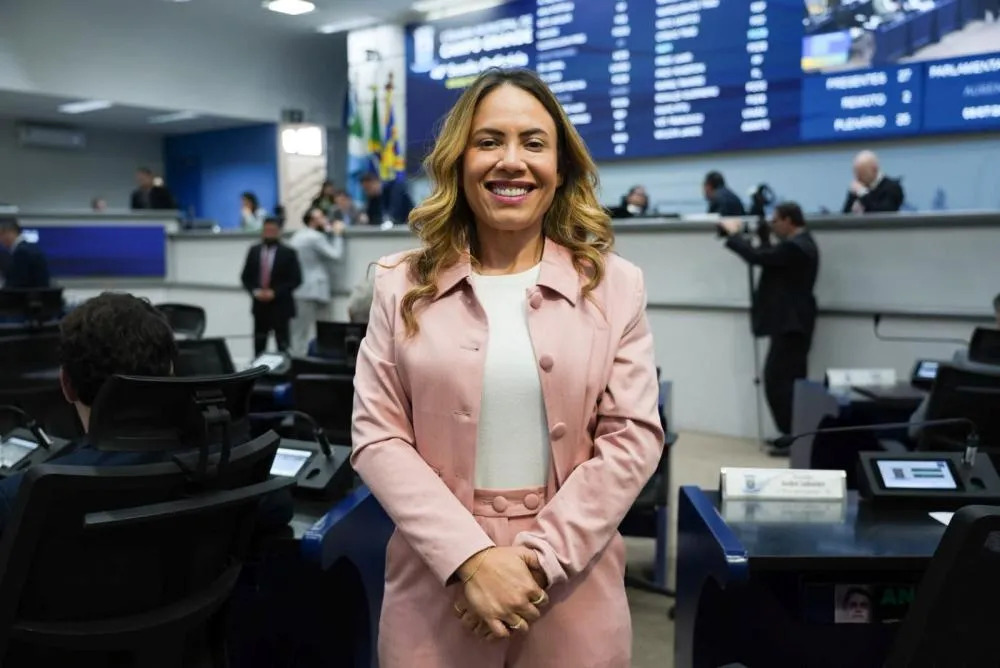 Dois projetos de Ana Portela são aprovados e podem impactar a vida de milhares de mulheres
