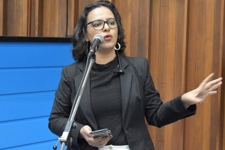 Alta da violência contra mulheres reforça urgência de políticas permanentes em MS, afirma Gleice Jane