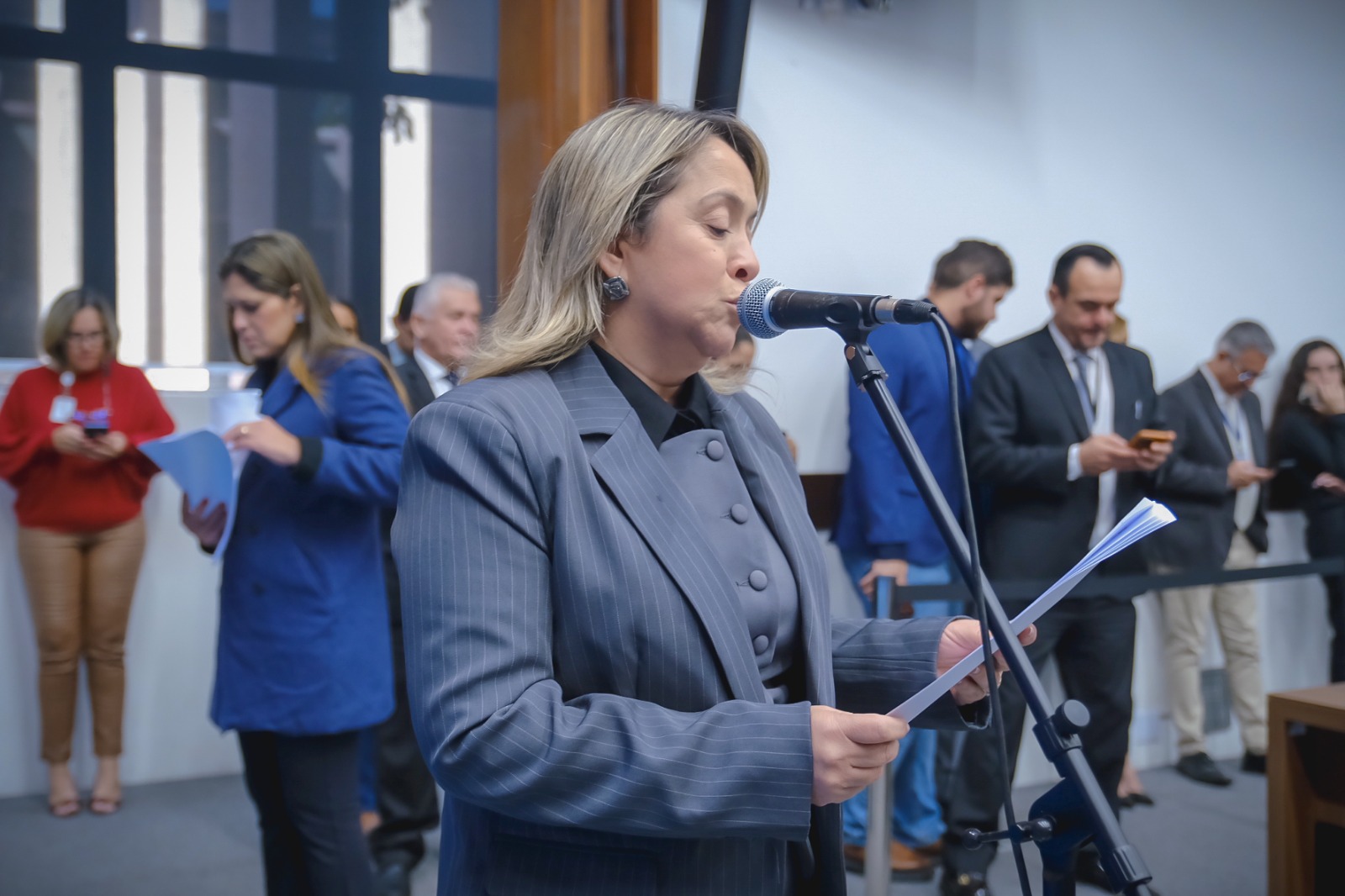 Requerimento de Lia Nogueira cobra destino de camas novas encontradas sem uso em Dourados