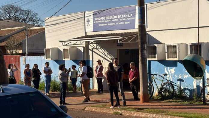 Na Vila Popular, moradores questionam: “Onde está o farmacêutico? Quero meu remédio!”