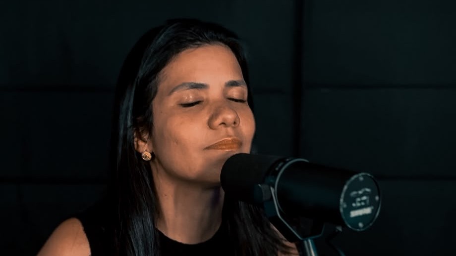 Conheça Dri Lopes: Cantora de MS é finalista de concurso de música gospel