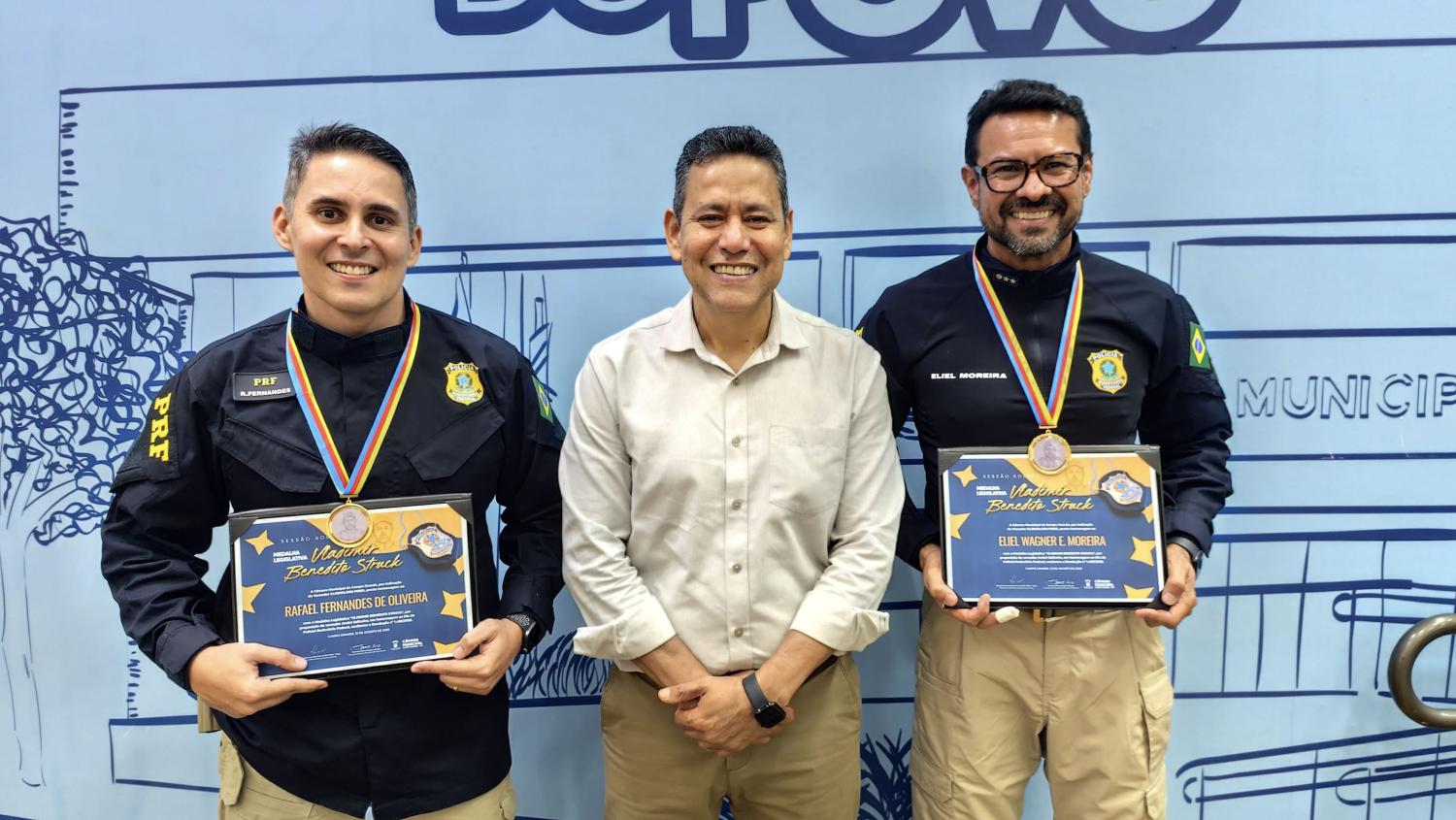 Vereador Clodoilson Pires homenageia policiais rodoviários federais por atuação na segurança pública