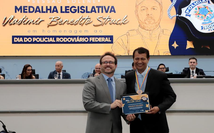 Dr. Lívio homenageia policiais rodoviários federais de MS com a Medalha Wladimir Struck