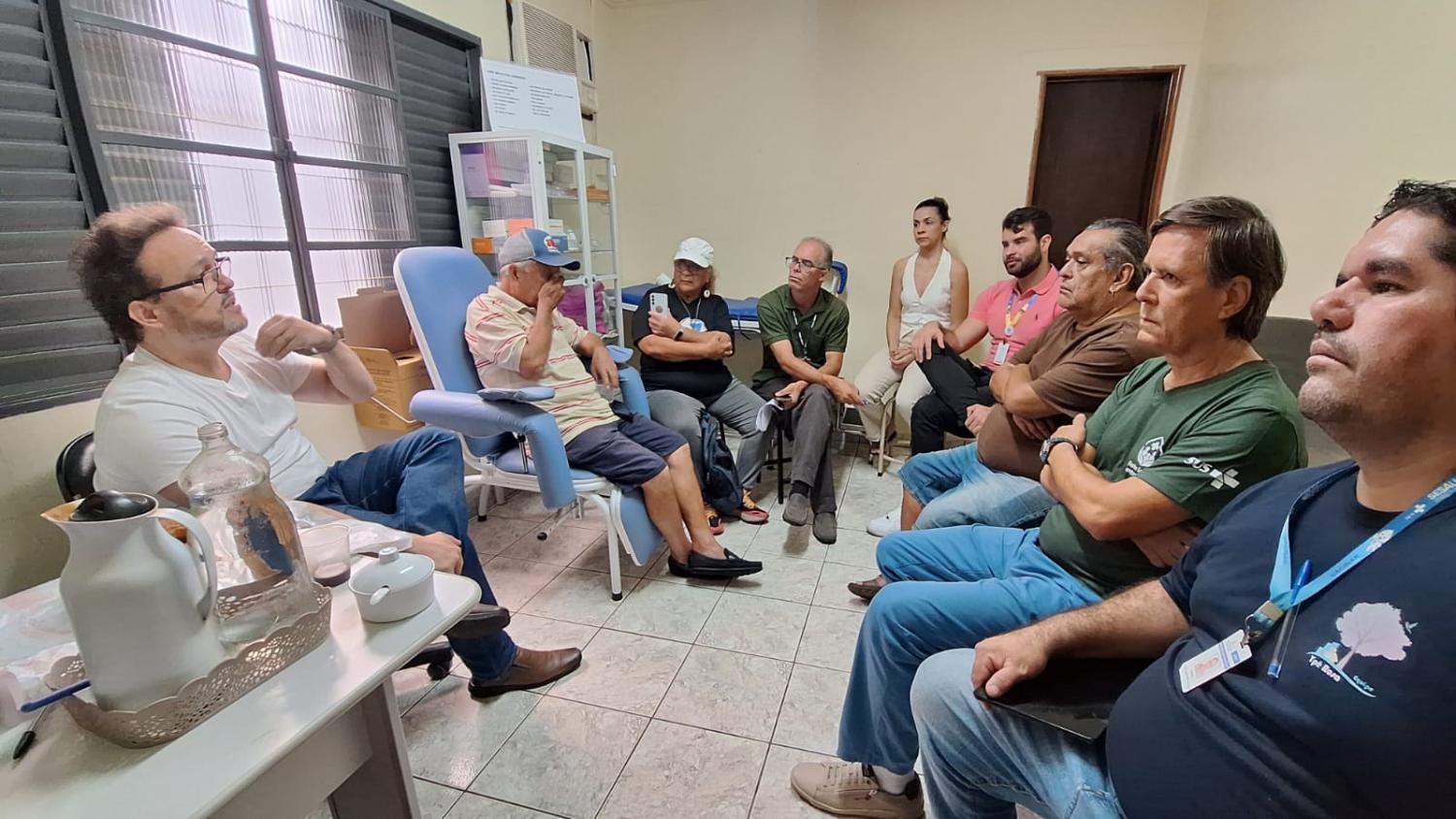 Dr. Lívio busca solução para USF da Vila Corumbá e alerta para crescimento da região
