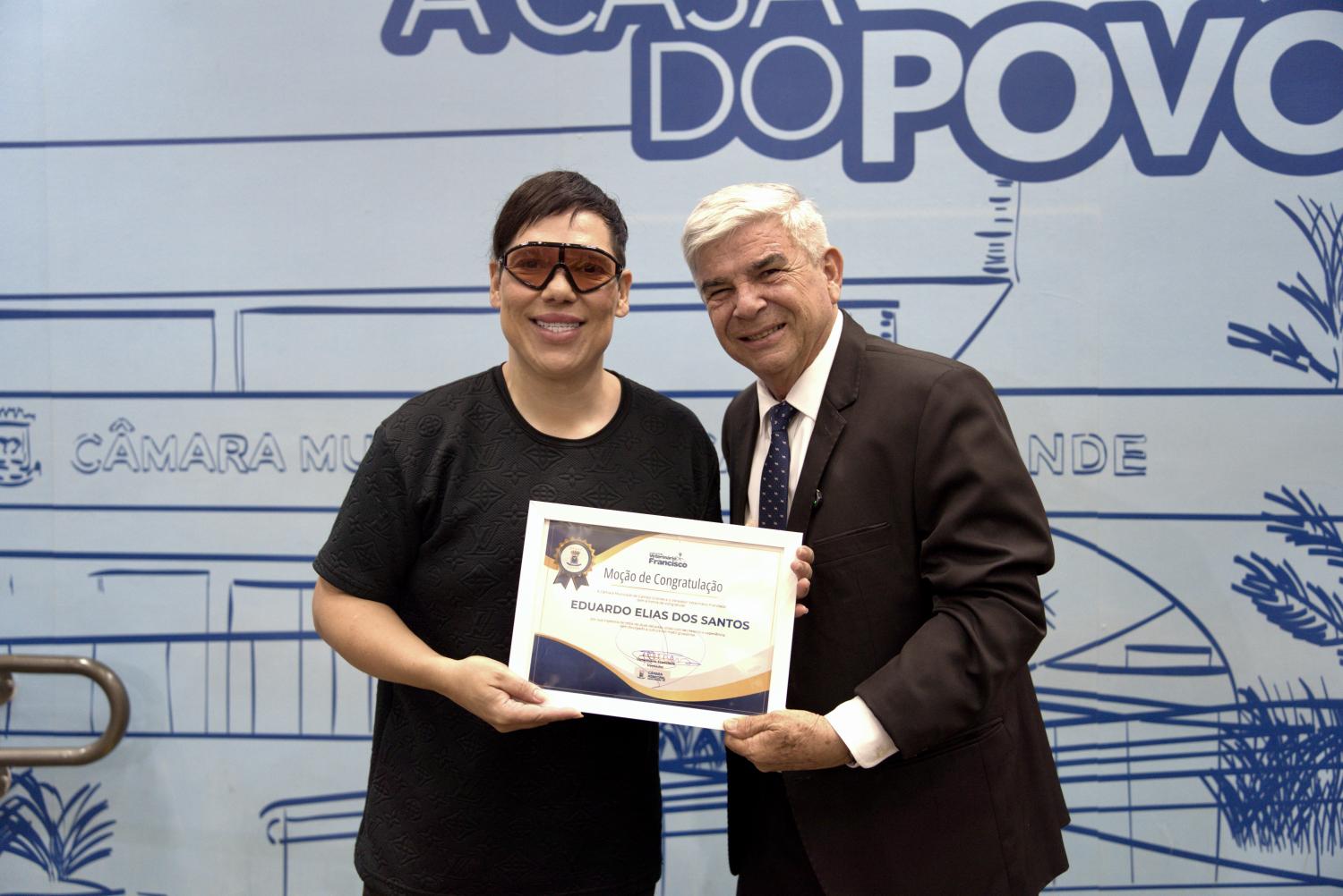 Vereador Veterinário Francisco homenageia artista sul-mato-grossense durante sessão na Câmara