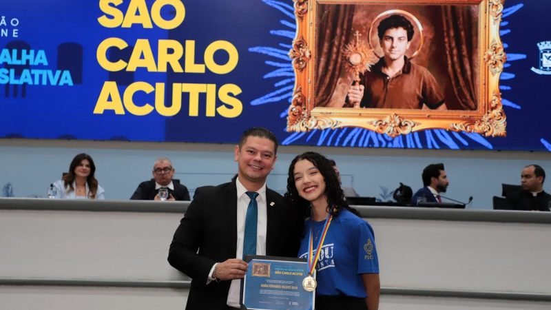Jovens cristãos recebem Medalha Legislativa São Carlo Acutis do Vereador Otávio Trad