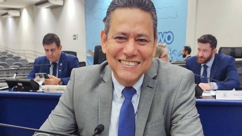 Vereador Clodoilson Pires reforça pedidos por tapa-buraco, patrolamento e cascalhamento nos bairros