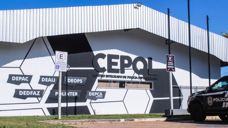 Idoso morre após bater motocicleta contra árvore na Capital